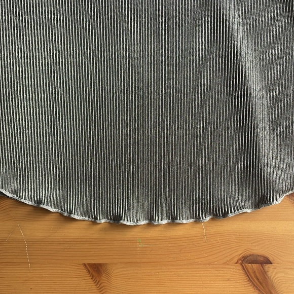 Metallic Silver Ribbed Tank Top 🪩 - Picture 3 of 7